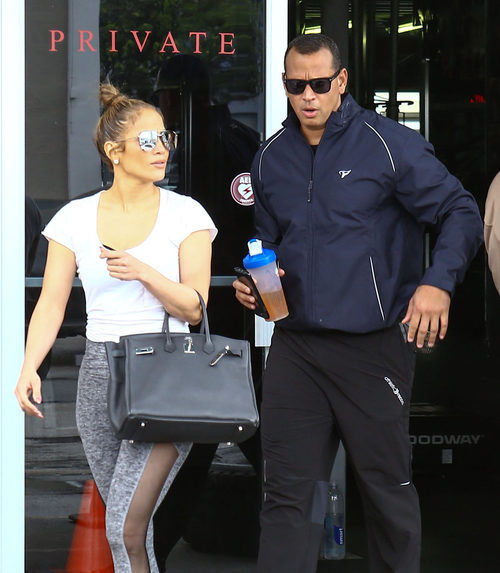 Jennifer Lopez y Alex Rodriguez saliendo del gimnasio juntos
