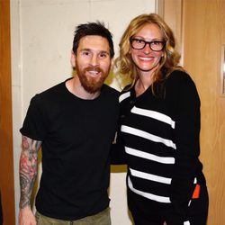 Leo Messi junto a Julia Roberts después de disputar El Clásico