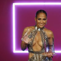 Jennifer Lopez con sus premios en los Billboard Latinos 2017
