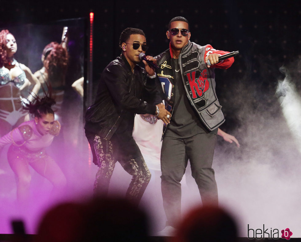 Ozuna y Daddy Yankee en los premios Billboard Latinos 2017