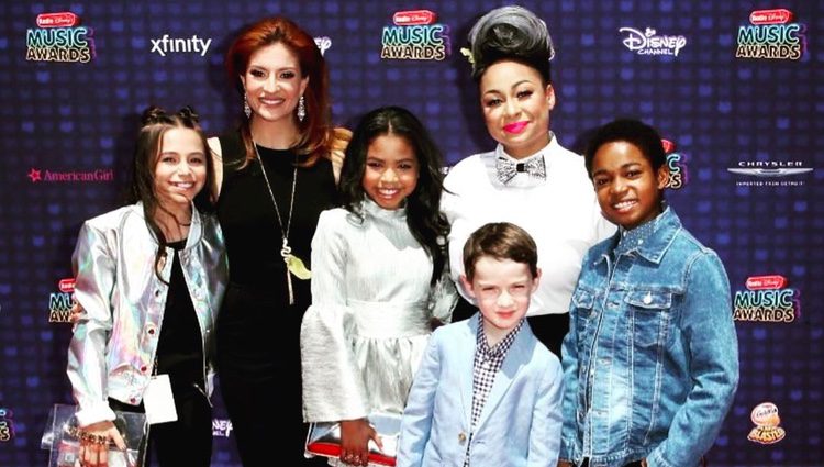 Raven Symone y el elenco de 'Raven' en los 'Radio Disney Music Awards 2017'