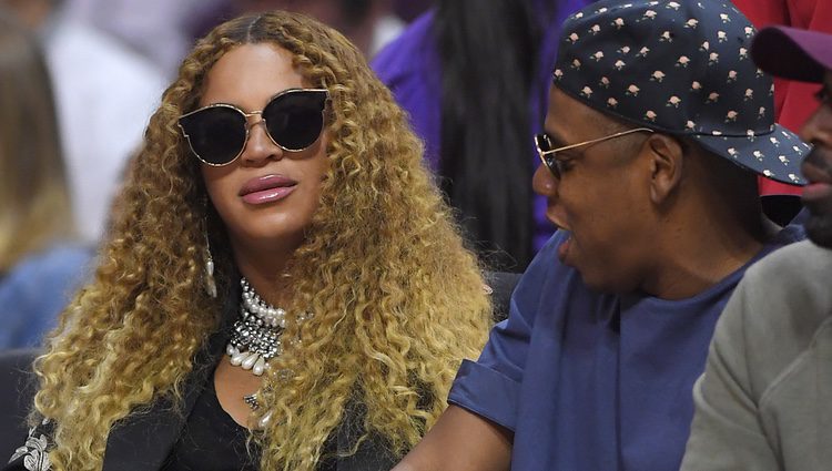 Beyoncé y Jay Z disfrutando de un partido de baloncesto en Nueva York