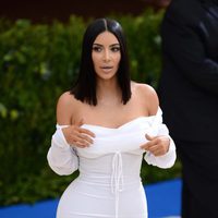 Kim Kardashian y su espectacular vestido blanco en la gala MET 2017