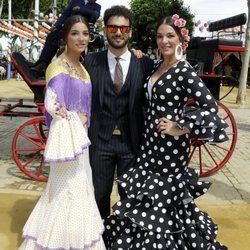 Raquel Bollo con sus hijos Alma Bollo y Manuel Cortés en la Feria de Abril 2017