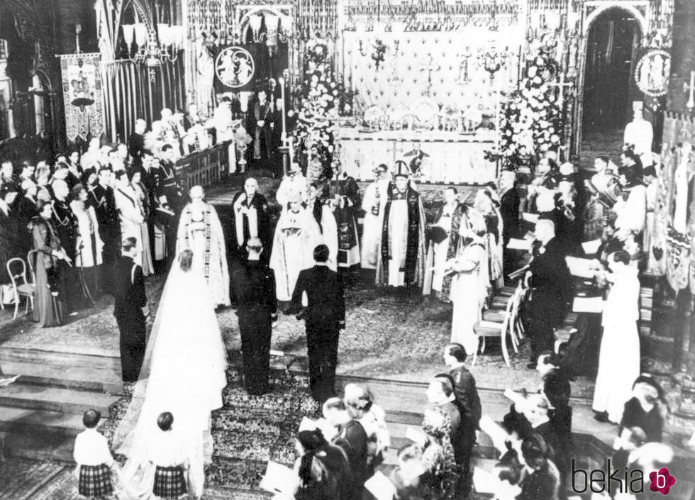 La Reina Isabel y el Duque de Edimburgo durante la celebración de su boda en 1947