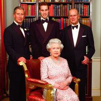 La Reina Isabel, el Duque de Edimburgo, el Príncipe Carlos y el Príncipe Guillermo