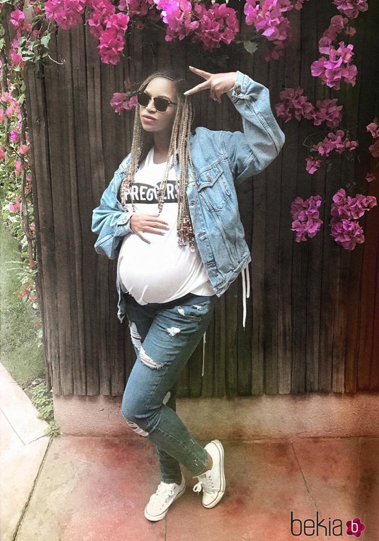 Beyoncé presume su embarazo con un look casual