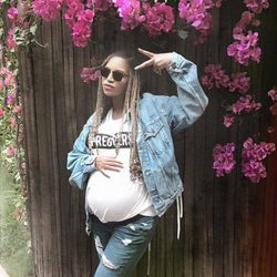 Beyoncé presume su embarazo con un look casual