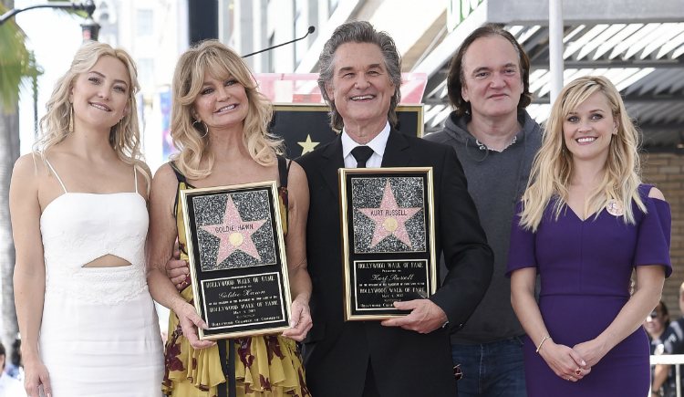 Kate Hudson, Quentin Tarantino y Reese Witherspoon acompañan a Goldie Hawn y Kurt Russell
