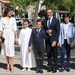 Nieves Álvarez con su hija Bianca, Marco Severini y sus hijos Brando y Adriano