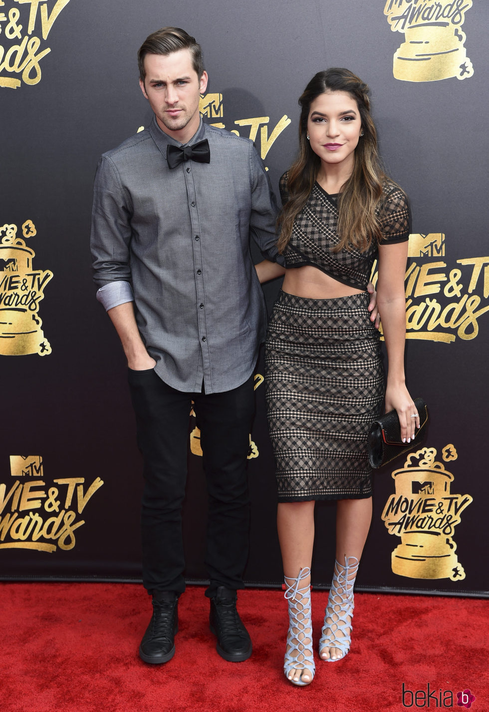 Cody Johns y Alexys Gabrielle en la alfombra roja de los MTV Movie Awards 2017
