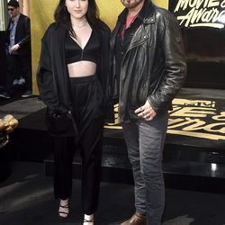 Noah Cyrus y Billy Ray Cyrus en la alfombra roja de los MTV Movie Awards 2017