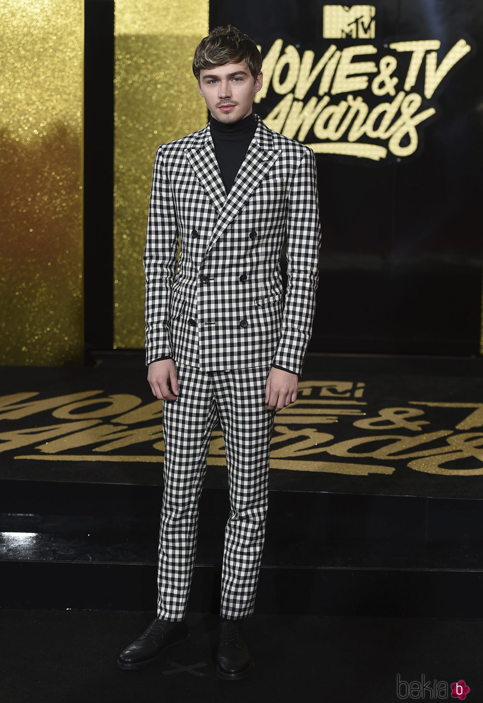 Miles Heizer en la alfombra roja de los MTV Movie Awards 2017