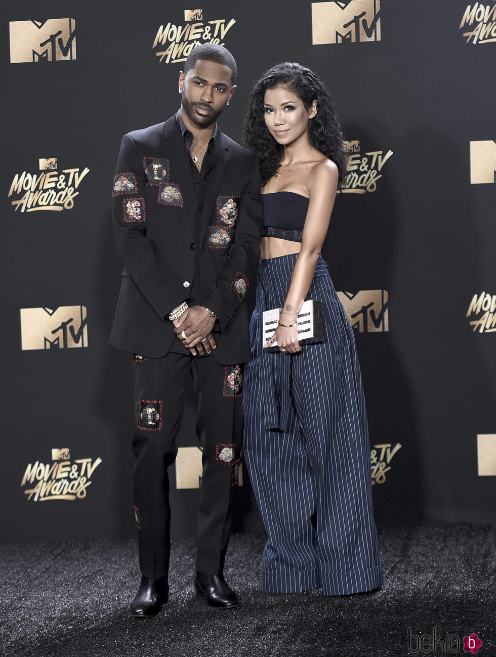 Big Sean y Jhene Aiko en la alfombra roja de los MTV Movie Awards 2017