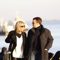 Emmanuel Macron y su mujer Brigitte Macron paseando por Lisboa