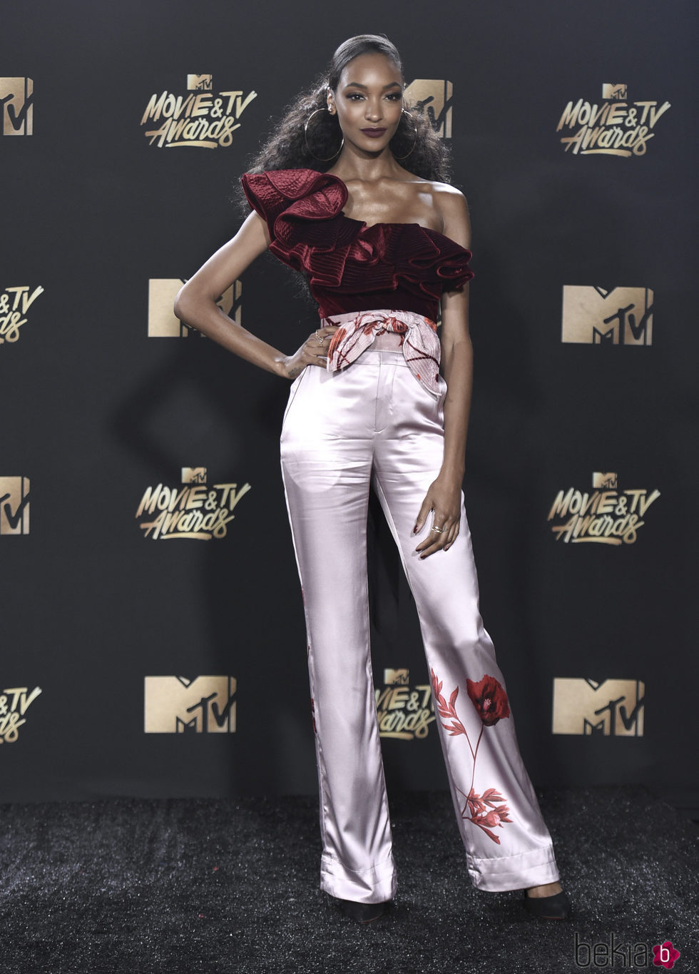 Jourdan Dunn en la alfombra roja de los MTV Movie Awards 2017