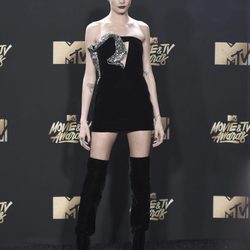 Cara Delevingne en la alfombra roja de los MTV Movie Awards 2017