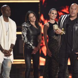 Vin Diesel, Tyrese Gibson, Michelle Rodriguez y Jordana Brewster reciben el premio MTV Generation en los MTV Movie Awards 2017