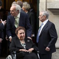 La Infanta Margarita con Carlos Zurita tras recibir la Medalla de Oro de la Real Academia Nacional de Medicina
