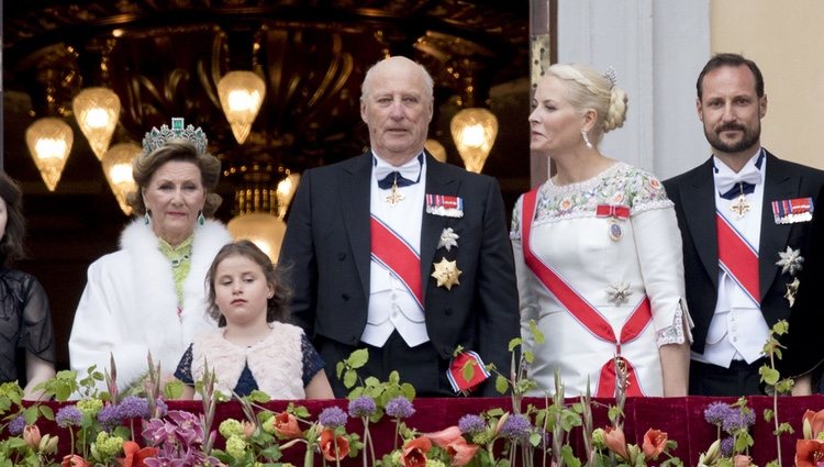 La Familia Real Noruega en el 80 cumpleaños de Harald y Sonia de Noruega