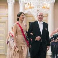 Alberto de Monaco y Mary de Dinamarca en una cena de gala por el 80 cumpleaños de los Reyes de Noruega