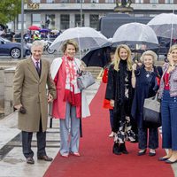 Los Reyes y las Princesas Beatriz y Mabel de Holanda junto a los Reyes de Bélgica en el 80 cumpleaños de Harald y Sonia de Noruega