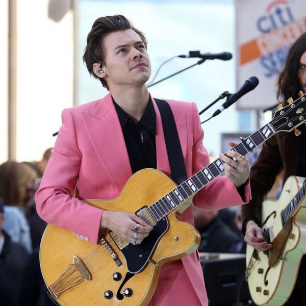 Harry Styles Interpretando Caroline En Today Show Harry Styles La Estrella Que Nació De One 8842