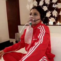 Kylie Jenner con una mascarilla de oxígeno tras sufrir mal de altura en Perú