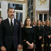 Las Infantas Elena y Cristina y los Reyes Felipe y Letizia en el funeral de Alicia de Borbón-Parma