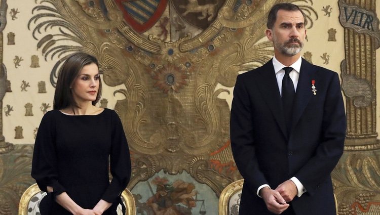 Los Reyes Felipe y Letizia en el funeral de Alicia de Borbón-Parma