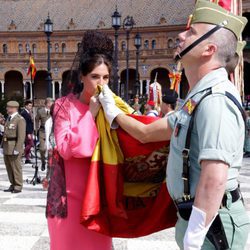 Lourdes Montes jurando bandera en Sevilla