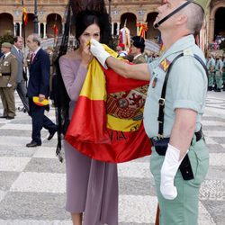 Inés Sastre jurando bandera en Sevilla