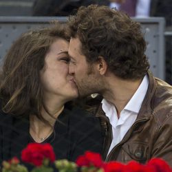 Peter Vives besando a su novia en la final femenina del Open de Madrid 2017