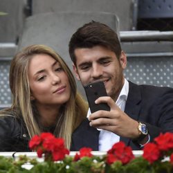 Álvaro Morata y su novia Alice Campello en la semifinal del Open de Madrid 2017