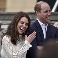 Kate Middleton se parte risa junto al Príncipe Guillermo en una fiesta en honor a los refugiados