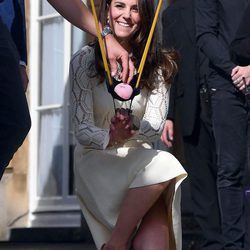 Kate Middleton divirtiéndose en una fiesta homenaje a niños refugiados