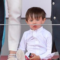 El pequeño Raphael Elmaleh, hijo de Carlota Casiraghi, en un evento