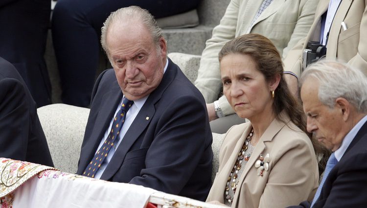El Rey Juan Carlos y Infanta Elena en la corrida de toros del día de San Isidro 2017
