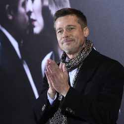 Brad Pitt en la premiére de 'Aliados'