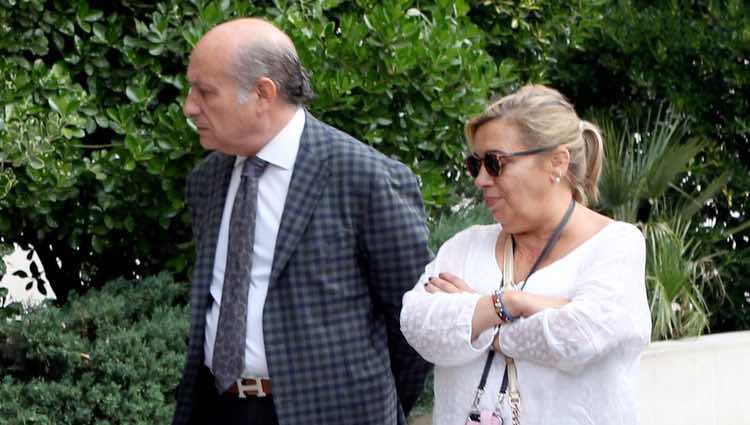 Carmen Borrego y José Carlos Bernal llegando al hospital tras el ingreso de María Teresa Campos