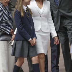 La Infanta Sofía con su abuela Paloma Rocasolano el día de su Primera Comunión