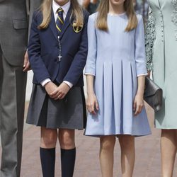 La Infanta Sofía el día de su Comunión junto a su hermana la Princesa Leonor