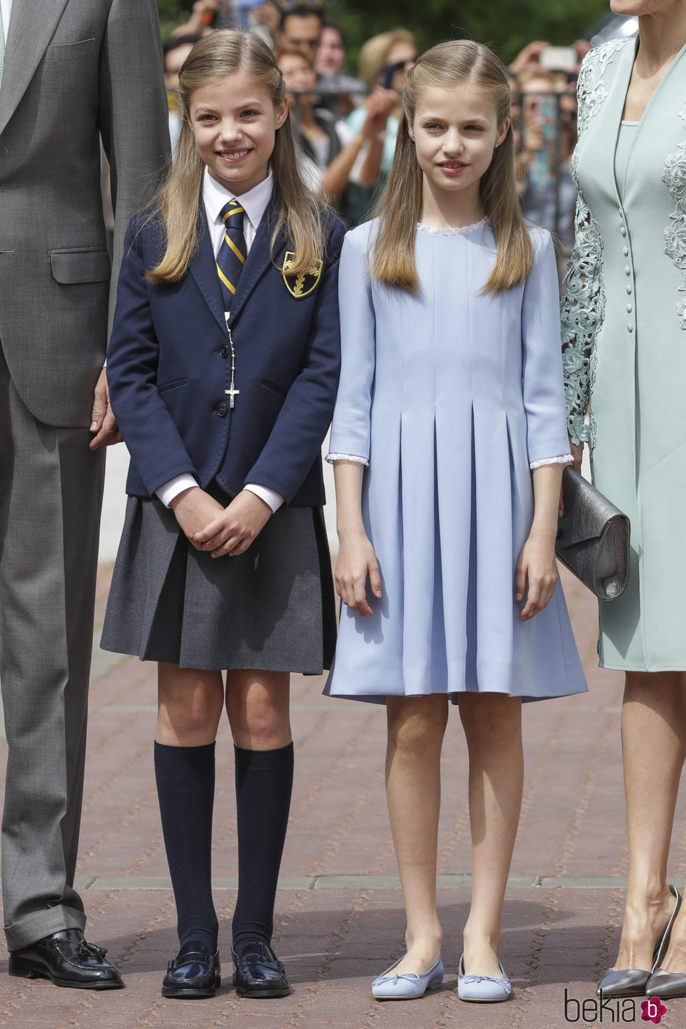 La Infanta Sofía el día de su Comunión junto a su hermana la Princesa Leonor
