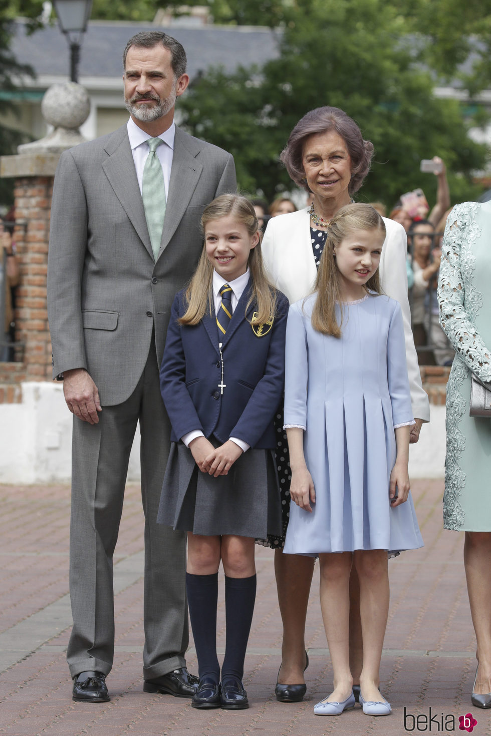 La Sofía con el Rey Felipe, la Princesa Leonor y la Reina Sofía en su Comunión Primera Comunión la Infanta Sofía - Foto en Bekia Actualidad