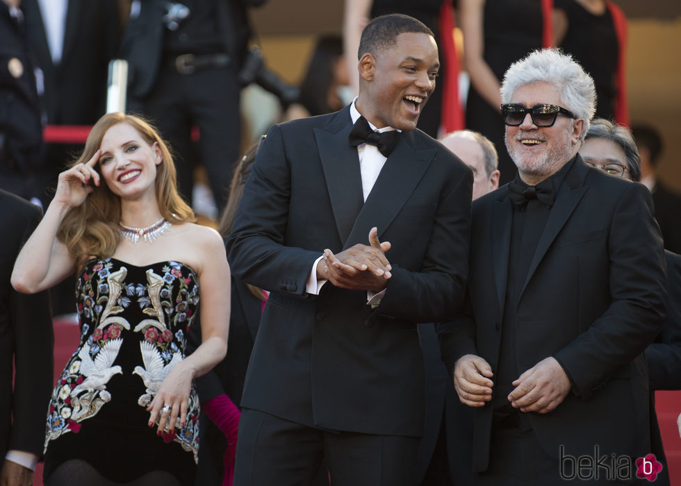 Jessica Chastain, Will Smith y Pedro Almodóvar en la gala inaugural del Festival de Cannes 2017