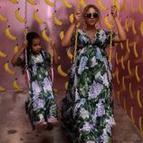 Beyoncé y Blue Ivy con el mismo vestido en un columpio