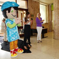 Sara Carbonero visitando a los niños enfermos del hospital de São João