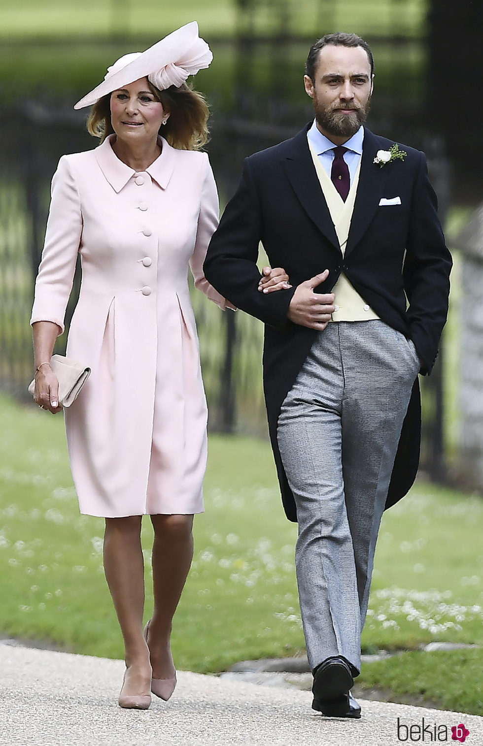 Carole y James Middleton acudiendo a la boda de Pippa Middleton - La  increíble boda de Pippa Middleton y James Matthews - Foto en Bekia  Actualidad