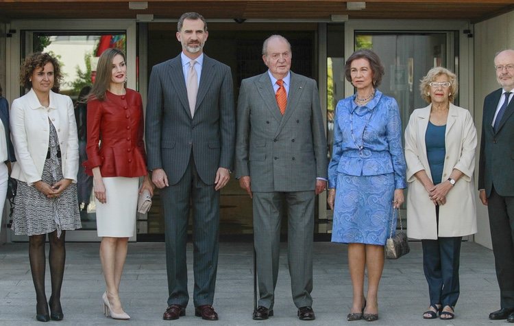 La Familia Real con Dolors de Monserrat y Manuela Carmena en el 40 aniversario de la Fundación Reina Sofía