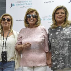 Maria Teresa Campos con sus hijas Carmen Borrego y Terelu Campos tras recibir el alta